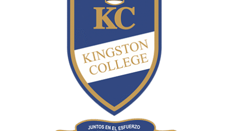 Kingston College shield logo with a crown above the letters KC and a banner reading “Juntos en el esfuerzo con constancia y con amor”