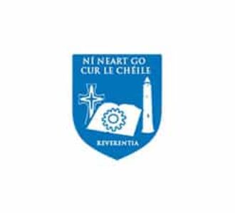 Blue crest with Irish motto and symbols.