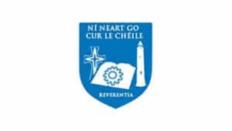 Blue crest with Irish motto and symbols.