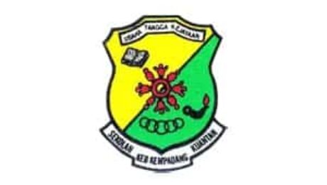 Green-and-yellow school crest with Malay text.