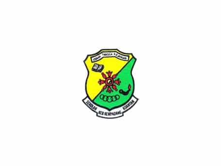 School crest Green-and-yellow school crest with Malay text.