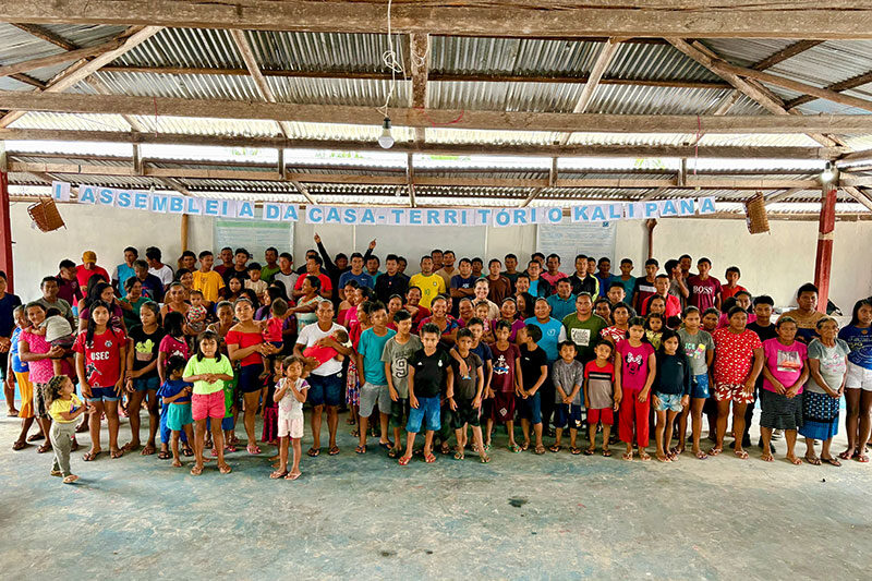 Community members, families, and learners gathered together during a Kalipana assembly focused on participation, collaboration, and shared learning.