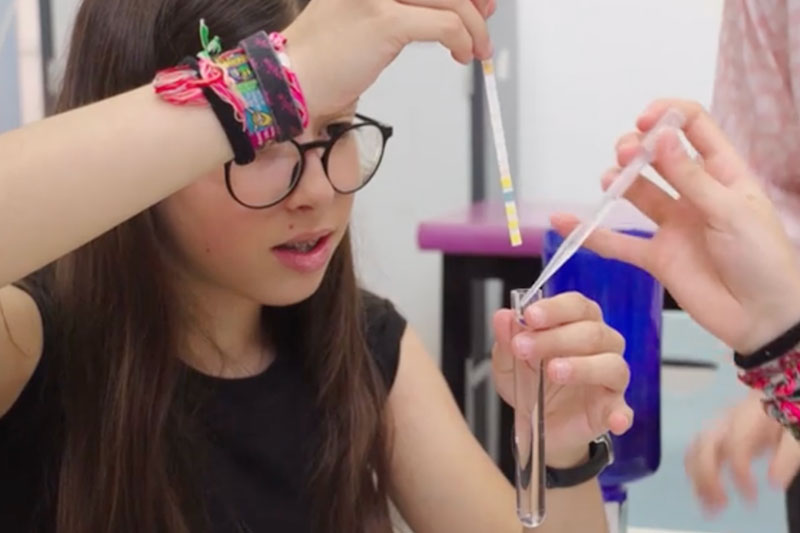 Student conducting a science experiment in a laboratory class at IES Alba Plata