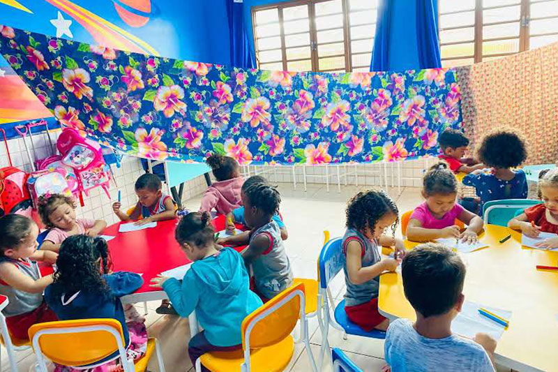 Children engaged in creative classroom activities and collaborative learning at a Fe y Alegría Brasil education centre