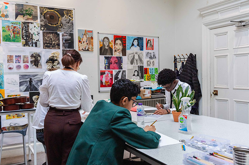 Students participating in art and creative studies at London Park School Hybrid while developing drawing and design skills